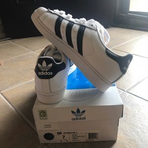Adidas superstars 7 in kids but 9 in women
